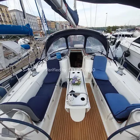 Bateau-hôtel Scugnizza Naples